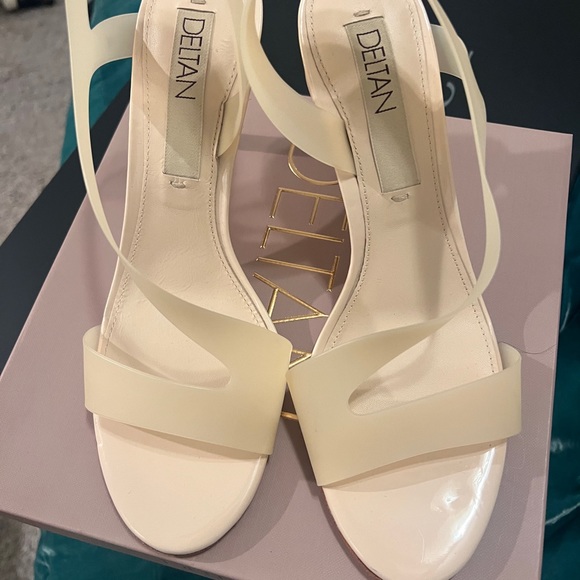 Deltan Sheer Heel - Picture 1 of 5